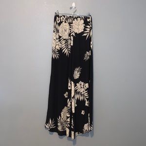 Billabong Women’s Flowy Black & white flower pants